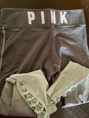 VICTORIA SECRET /PINK YOGA LEGGINGS  SIZE M .
